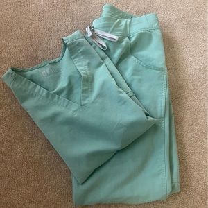 FIGS WOMENS SCRUBS FOR SALE!!!